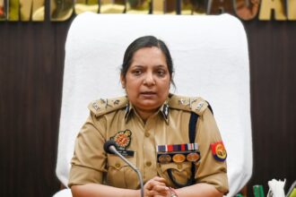 नोएडा में पुलिस कमिश्नर लक्ष्मी सिंह का एक्शन