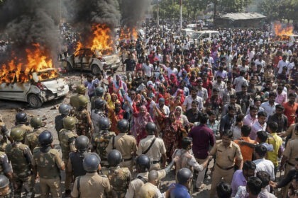 नोएडा कर्मचारी प्रदर्शन