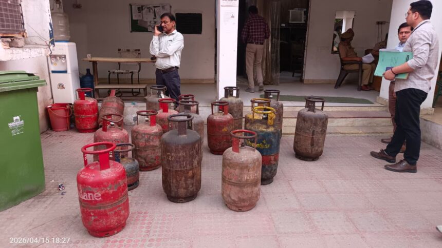 गाजियाबाद गैस सिलेंडर कालाबाजारी