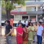 ग्रेटर नोएडा में शराब ठेके पर बवाल