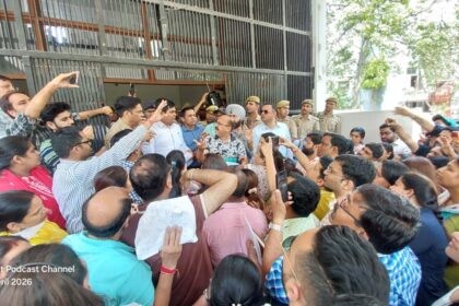 डीपीएस पेरेंट्स प्रदर्शन गाजियाबाद