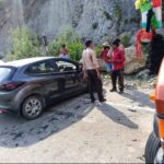 ऋषिकेश-बदरीनाथ हाईवे पर क्षतिग्रस्त टाटा अल्ट्रोज