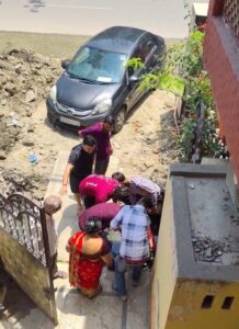गाजियाबाद में खुले नाले में गिरीं 70 वर्षीय बुजुर्ग