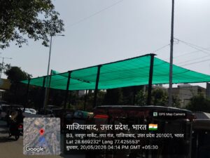 गाजियाबाद में रेड लाइटों पर लग रही ग्रीन नेट