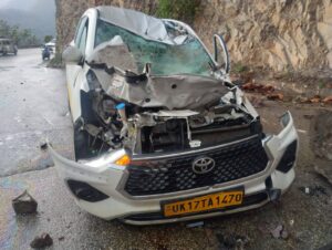 एनएच-07 हादसे में एआरटीओ धर्मेंद्र सिंह बिष्ट ने बचाई घायलों की जान