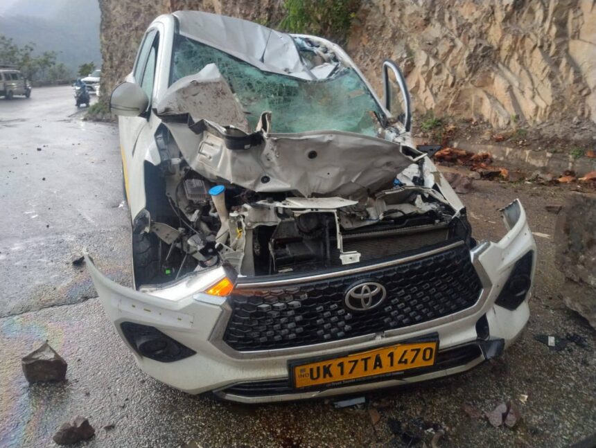 एनएच-07 हादसे में एआरटीओ धर्मेंद्र सिंह बिष्ट ने बचाई घायलों की जान