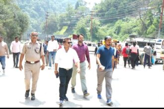 केदारनाथ यात्रा का निरीक्षण करने पहुंचे डीएम विशाल मिश्रा