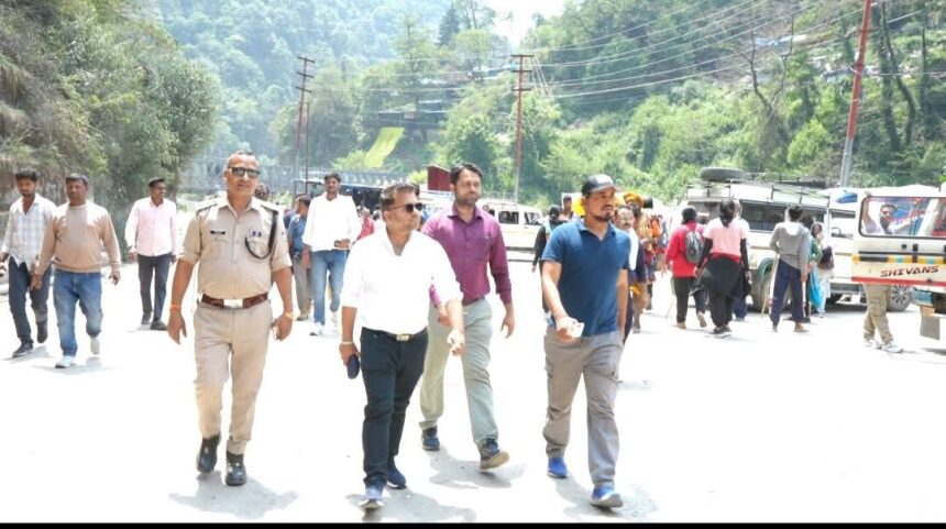 केदारनाथ यात्रा का निरीक्षण करने पहुंचे डीएम विशाल मिश्रा