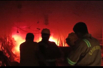 चौपला मंदिर के पास लगी आग से बाजार क्षेत्र में फैली दहशत