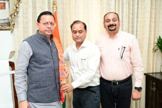 सीएम धामी को मिला देवी अहिल्याबाई होलकर जयंती समारोह का निमंत्रण