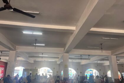 हरिद्वार बस अड्डे पर बंद पंखे